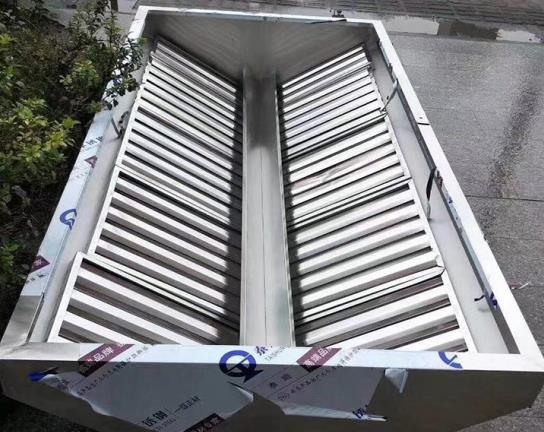 風管加（jiā）工廠：草莓AV不鏽鋼油煙罩（zhào）-9